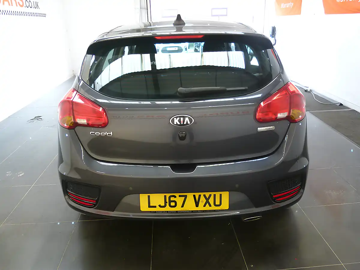 Used 2017 Kia Ceed 2 Isg Auto Silver - Interior and Exterior details 7