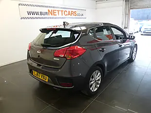 Used 2017 Kia Ceed 2 Isg Auto Silver - Interior and Exterior details 8
