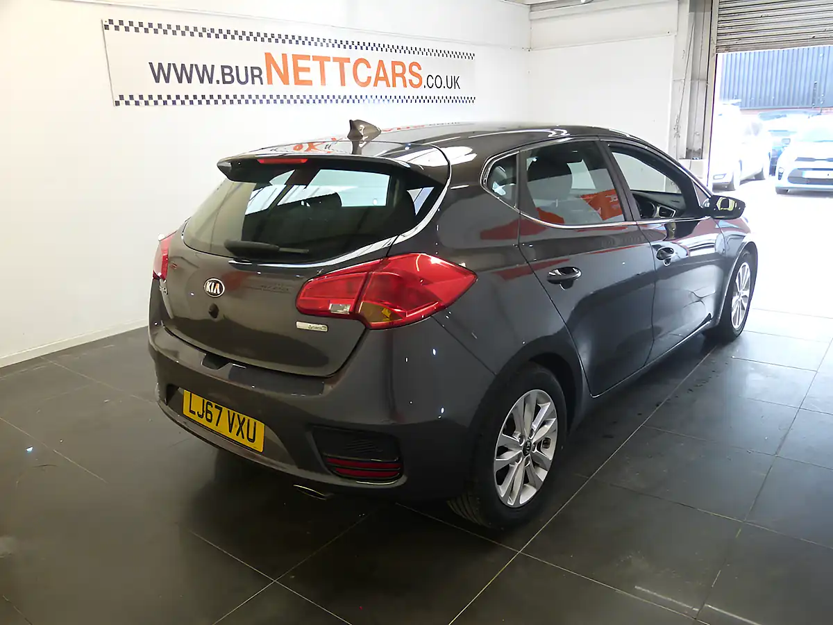 Used 2017 Kia Ceed 2 Isg Auto Silver - Interior and Exterior details 8