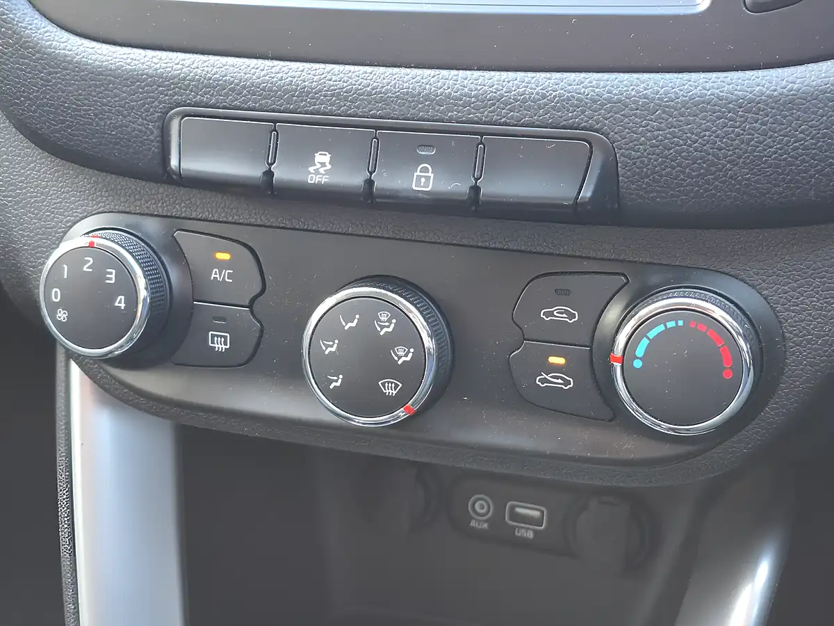 Used 2017 Kia Ceed 2 Red - Interior and Exterior details 14