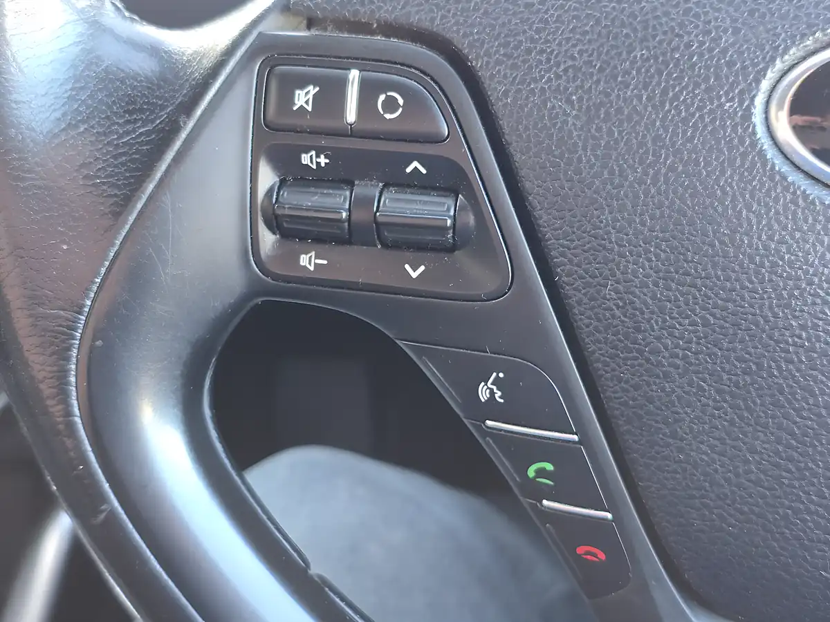 Used 2017 Kia Ceed 2 Red - Interior and Exterior details 16