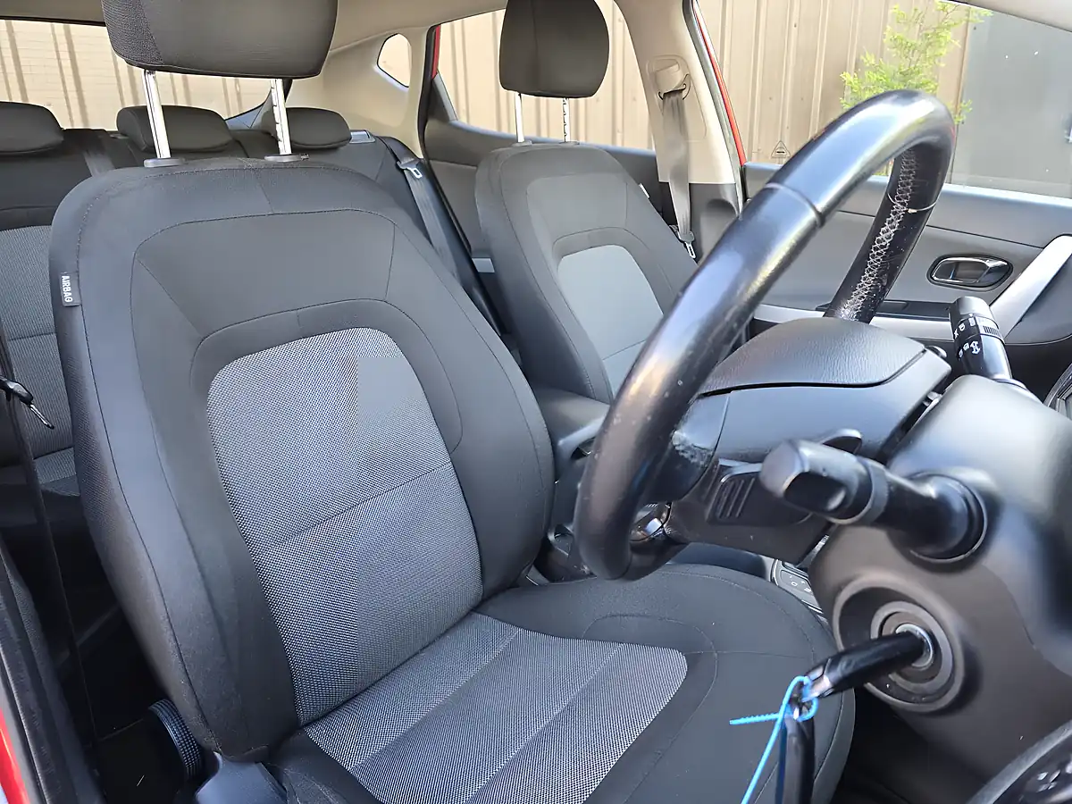 Used 2017 Kia Ceed 2 Red - Interior and Exterior details 6