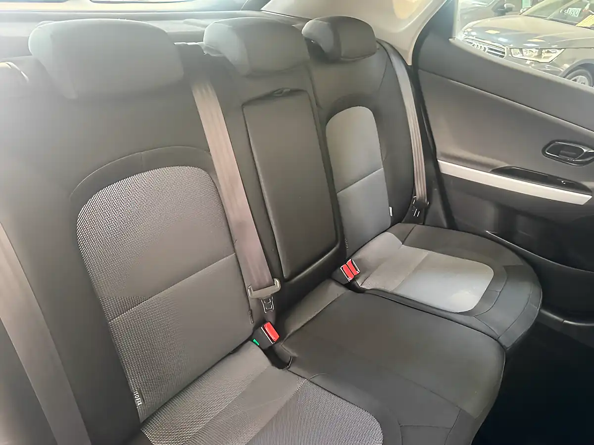Used 2017 Kia Ceed 2 Silver - Interior and Exterior details 11