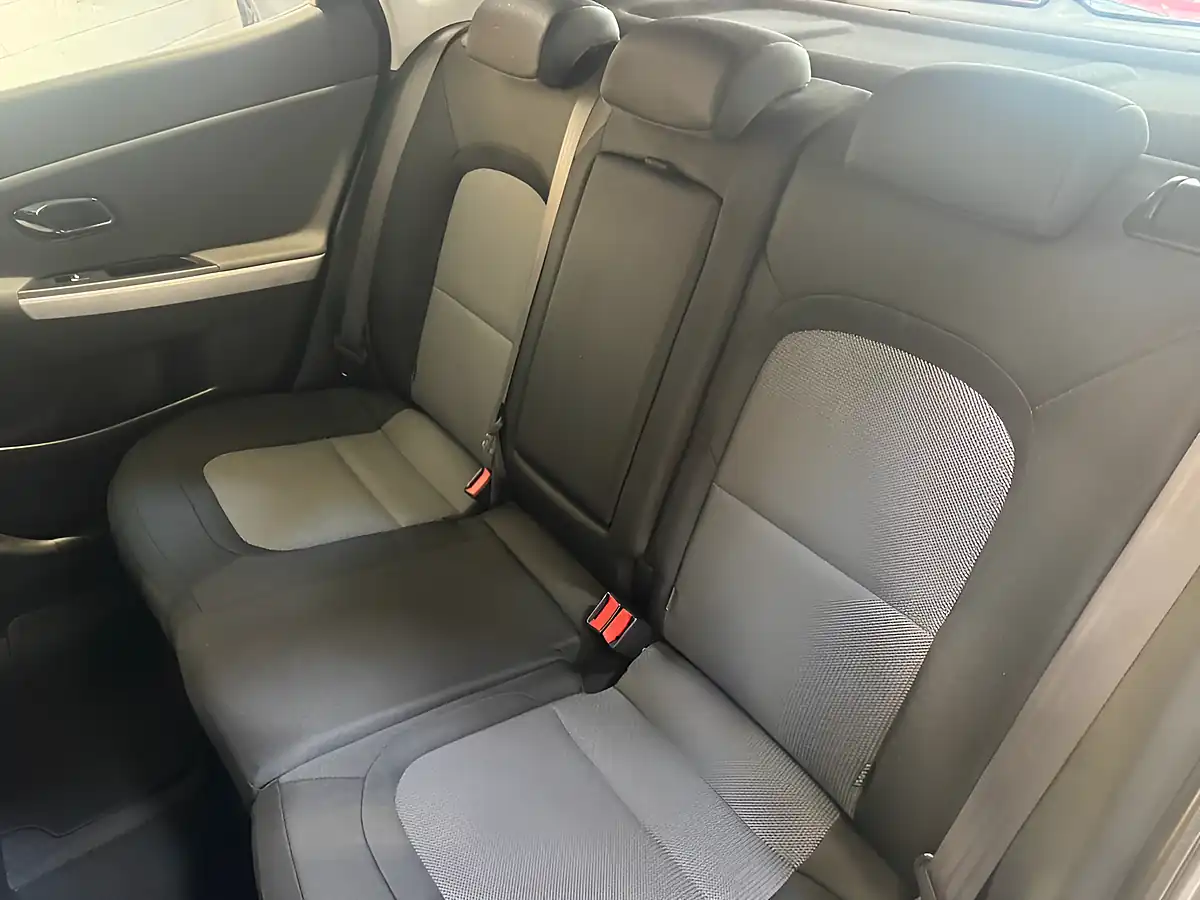 Used 2017 Kia Ceed 2 Silver - Interior and Exterior details 12