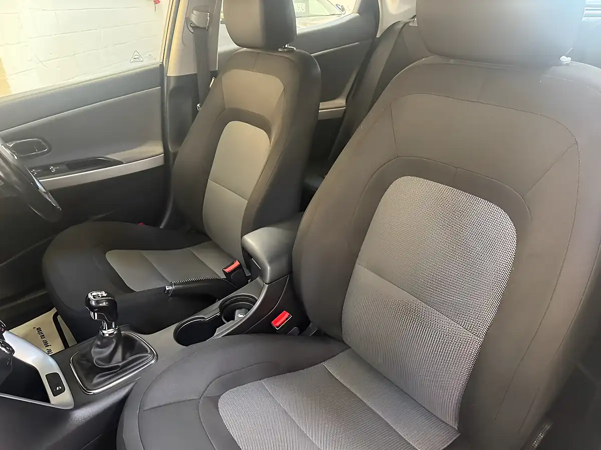 Used 2017 Kia Ceed 2 Silver - Interior and Exterior details 13
