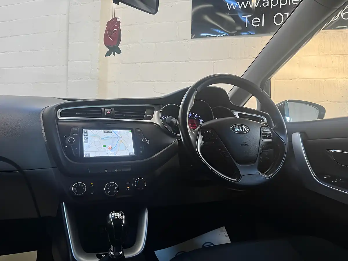 Used 2017 Kia Ceed 2 Silver - Interior and Exterior details 14