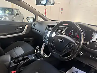 Used 2017 Kia Ceed 2 Silver - Interior and Exterior details 15