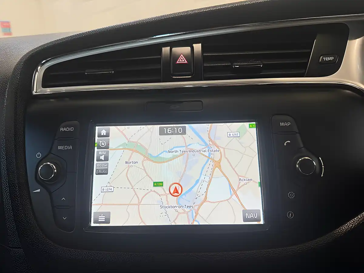 Used 2017 Kia Ceed 2 Silver - Interior and Exterior details 18