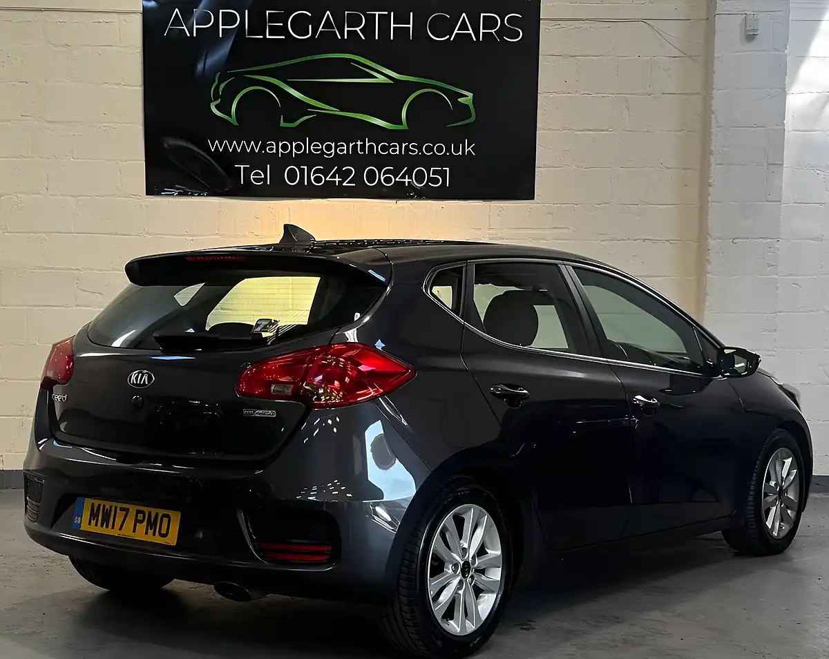 Used 2017 Kia Ceed 2 Silver - Interior and Exterior details 3