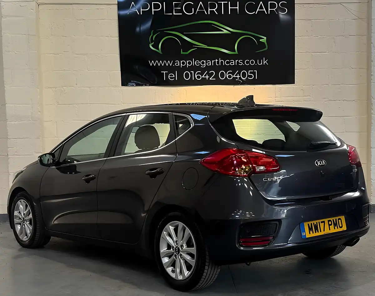 Used 2017 Kia Ceed 2 Silver - Interior and Exterior details 7