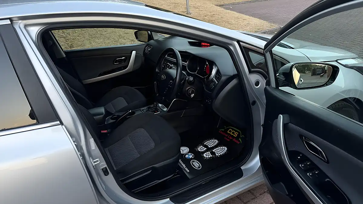 Used 2017 Kia Ceed 2 Silver - Interior and Exterior details 14