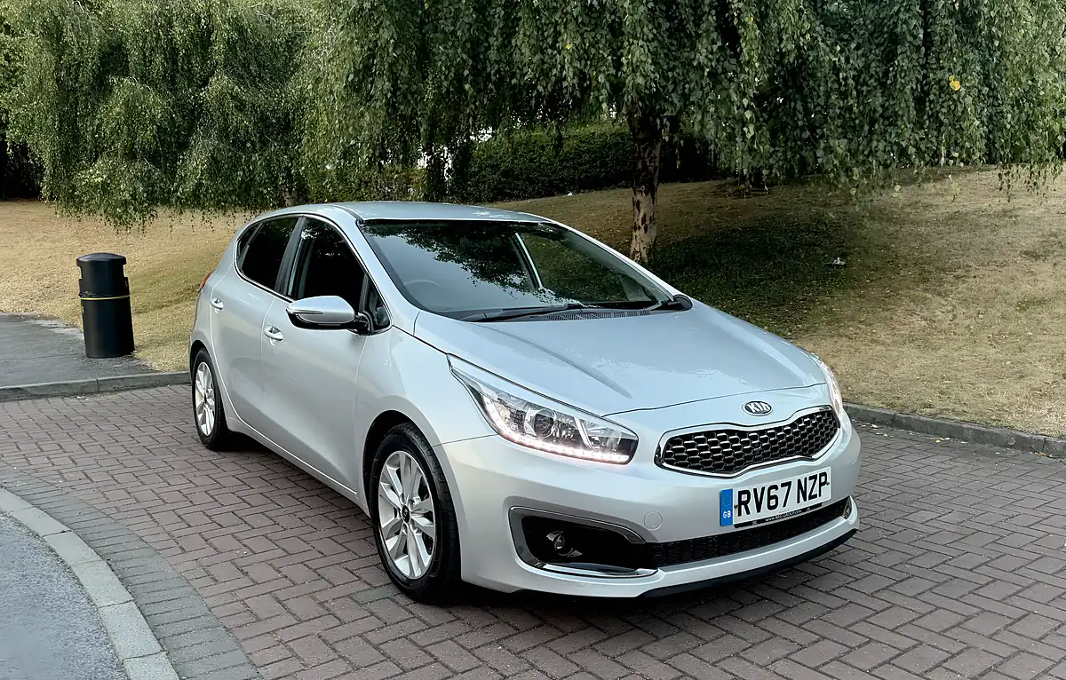 Used 2017 Kia Ceed 2 Silver - Interior and Exterior details 2