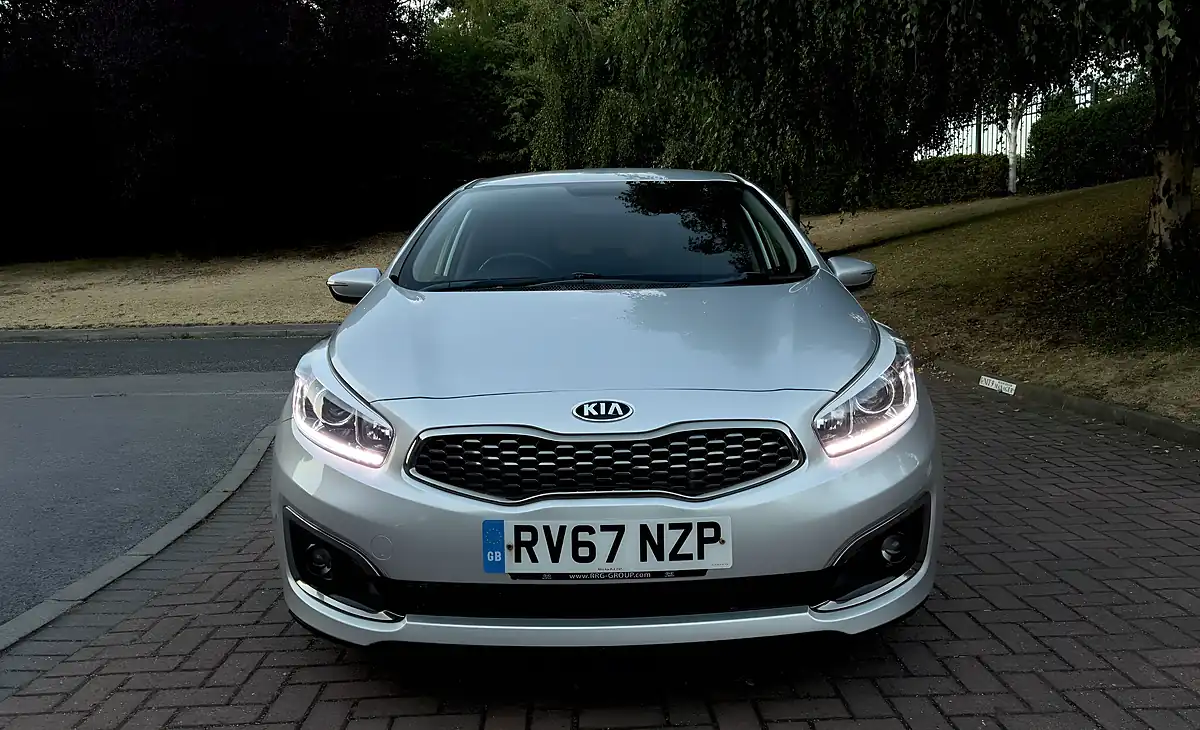 Used 2017 Kia Ceed 2 Silver - Interior and Exterior details 3