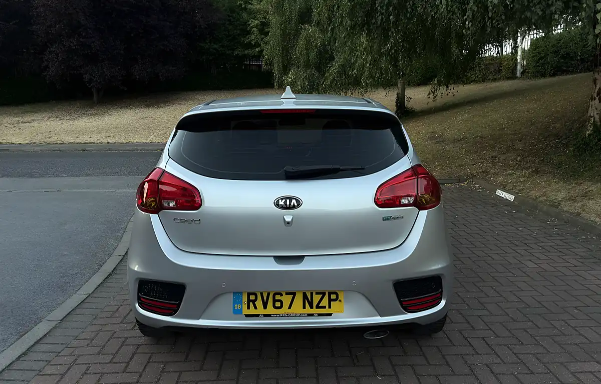 Used 2017 Kia Ceed 2 Silver - Interior and Exterior details 4