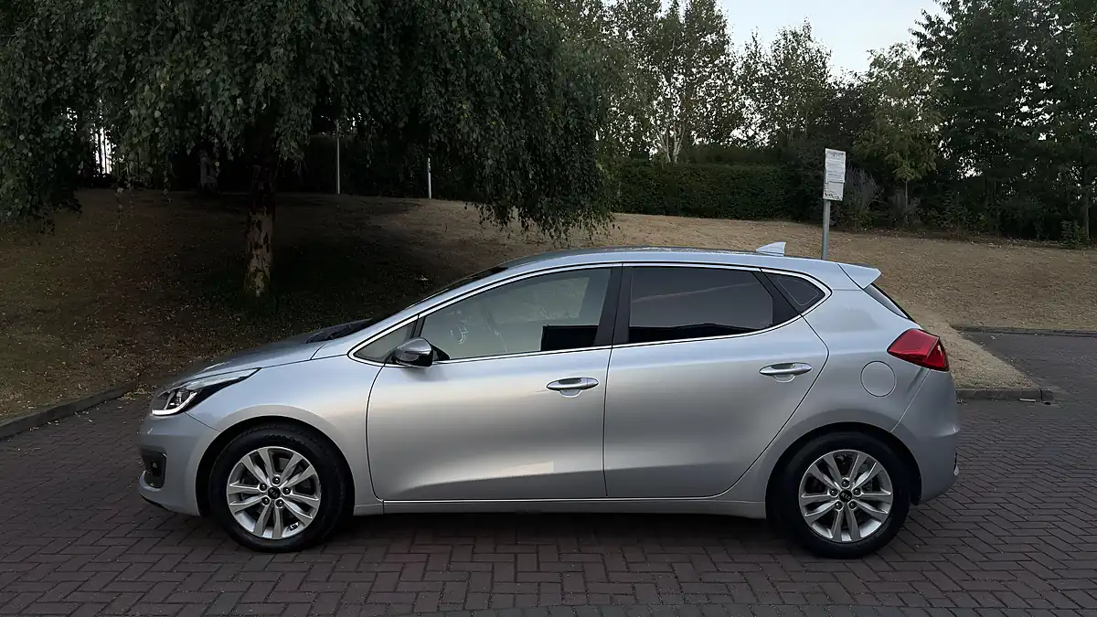 Used 2017 Kia Ceed 2 Silver - Interior and Exterior details 6
