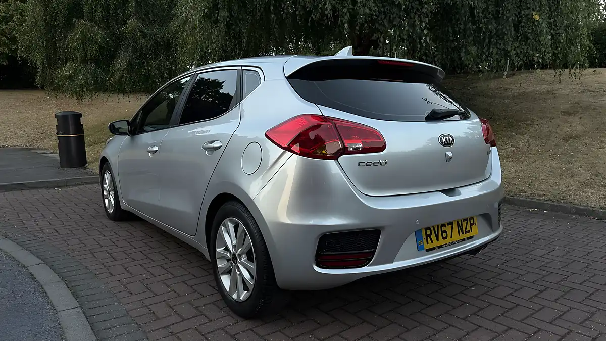 Used 2017 Kia Ceed 2 Silver - Interior and Exterior details 7