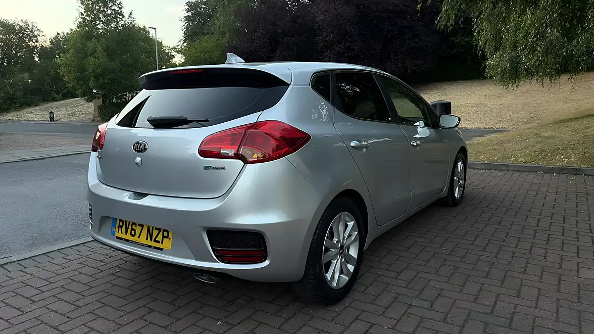Used 2017 Kia Ceed 2 Silver - Interior and Exterior details 8