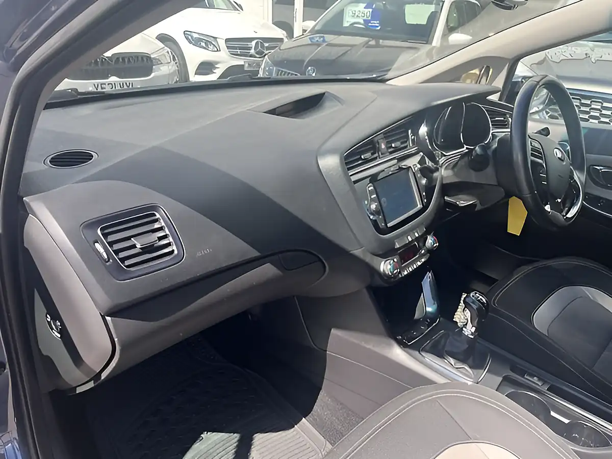 Used 2017 Kia Ceed 3 Blue - Interior and Exterior details 17