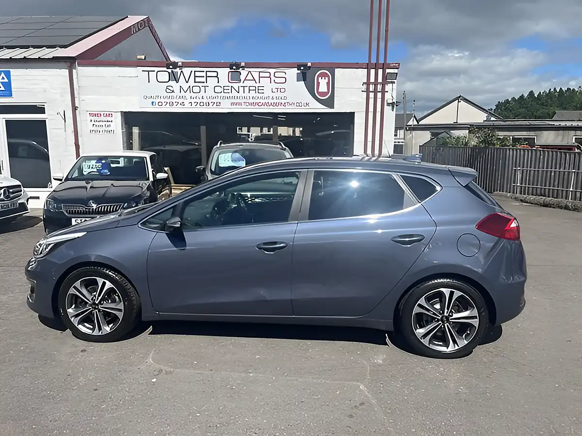 Used 2017 Kia Ceed 3 Blue - Interior and Exterior details 18