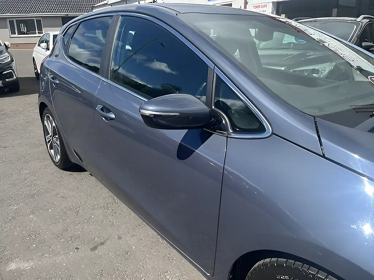 Used 2017 Kia Ceed 3 Blue - Interior and Exterior details 5