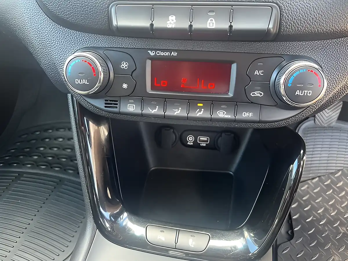 Used 2017 Kia Ceed 3 Blue - Interior and Exterior details 9