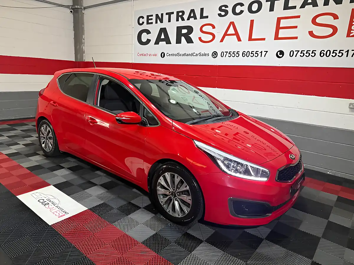 Used 2017 Kia Ceed 3 Red - Front View