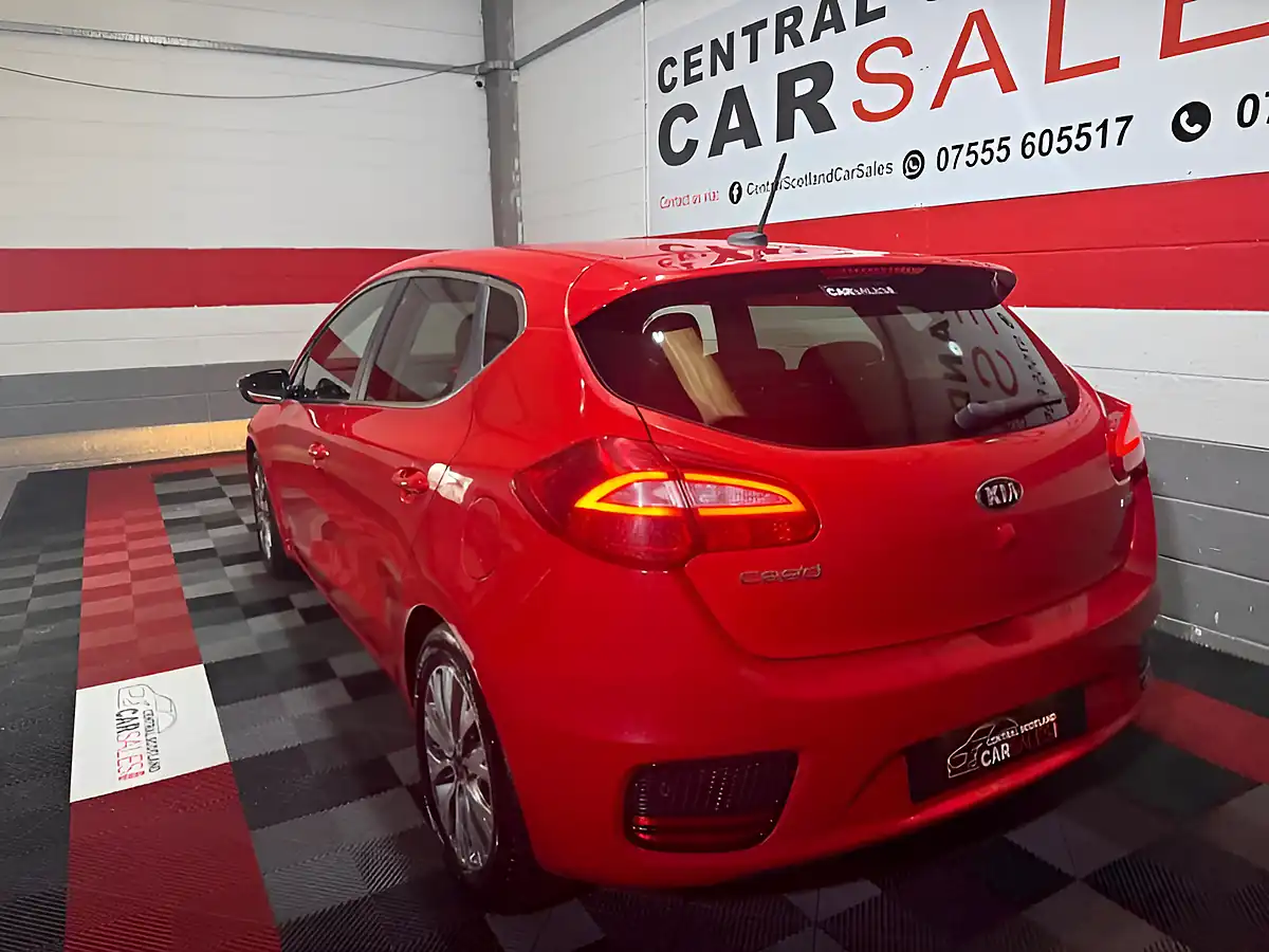 Used 2017 Kia Ceed 3 Red - Interior and Exterior details 8