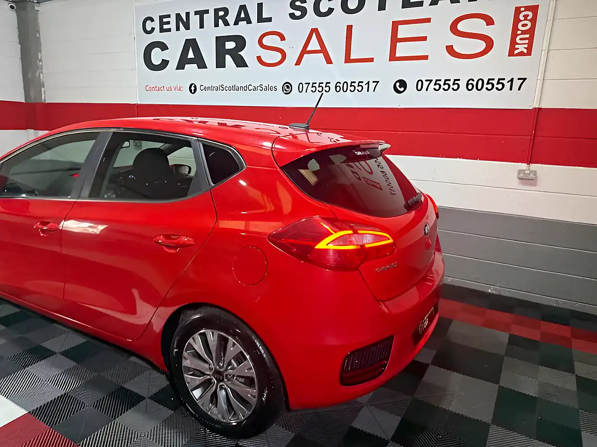 Used 2017 Kia Ceed 3 Red - Interior and Exterior details 9