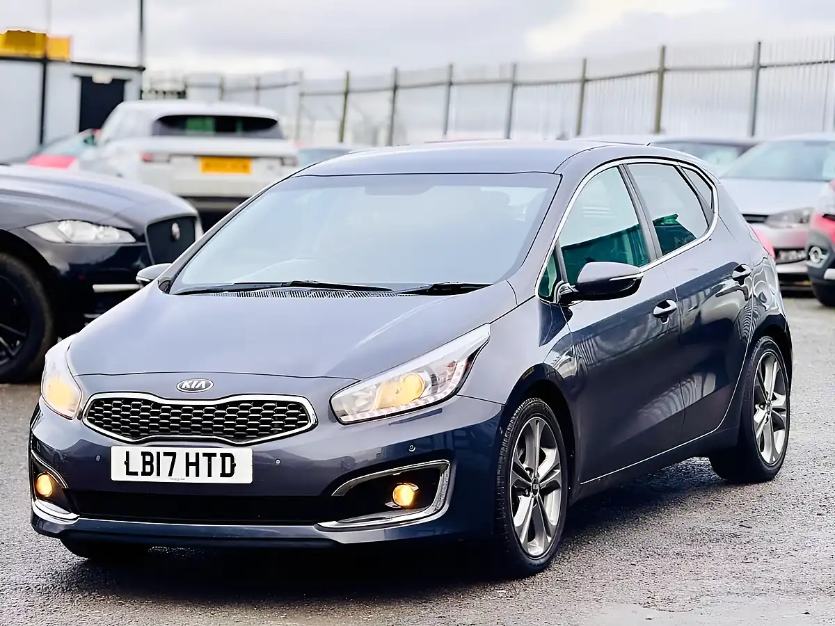 Used 2017 Kia Ceed 3 Silver - Interior and Exterior details 11