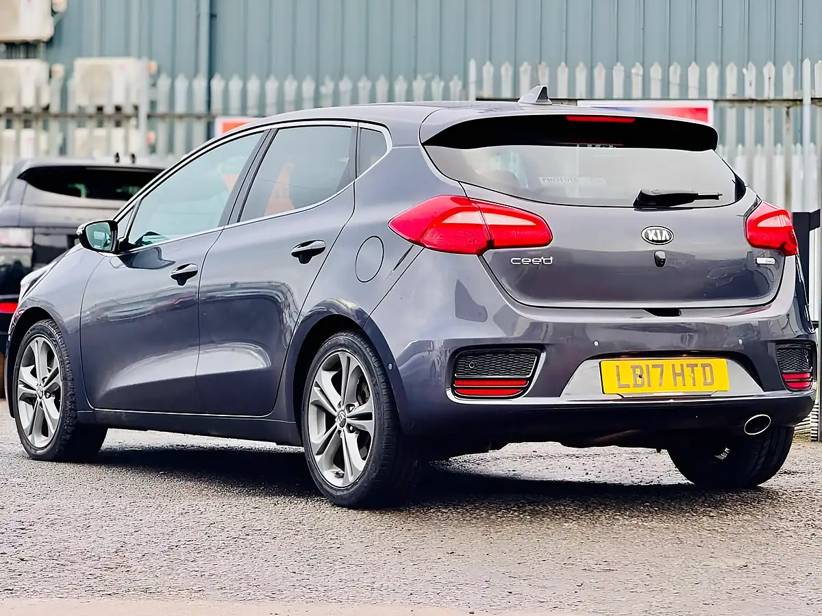 Used 2017 Kia Ceed 3 Silver - Interior and Exterior details 12