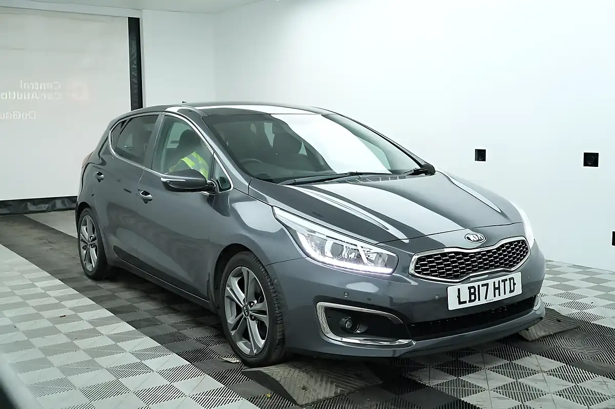 Used 2017 Kia Ceed 3 Silver - Interior and Exterior details 13