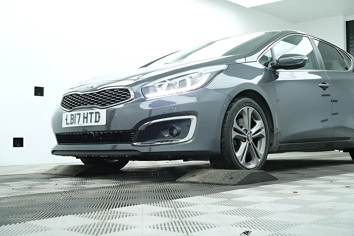 Used 2017 Kia Ceed 3 Silver - Interior and Exterior details 14