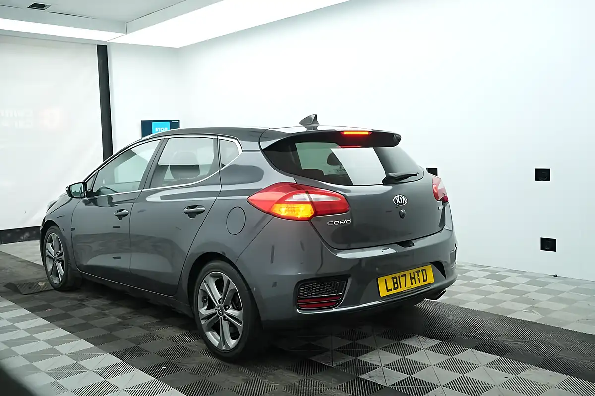 Used 2017 Kia Ceed 3 Silver - Interior and Exterior details 15