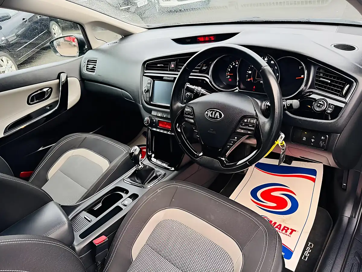 Used 2017 Kia Ceed 3 Silver - Interior and Exterior details 3