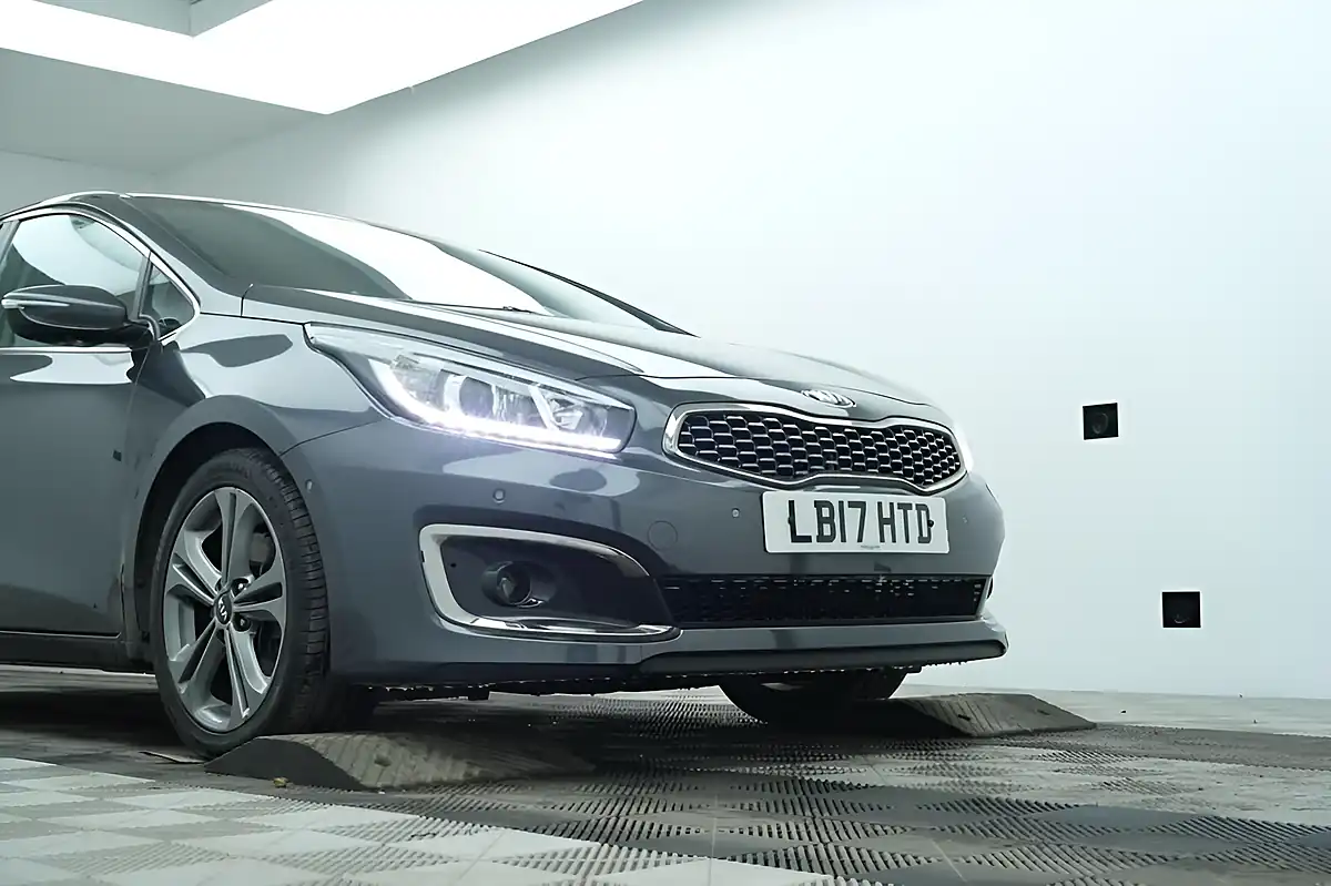 Used 2017 Kia Ceed 3 Silver - Interior and Exterior details 7
