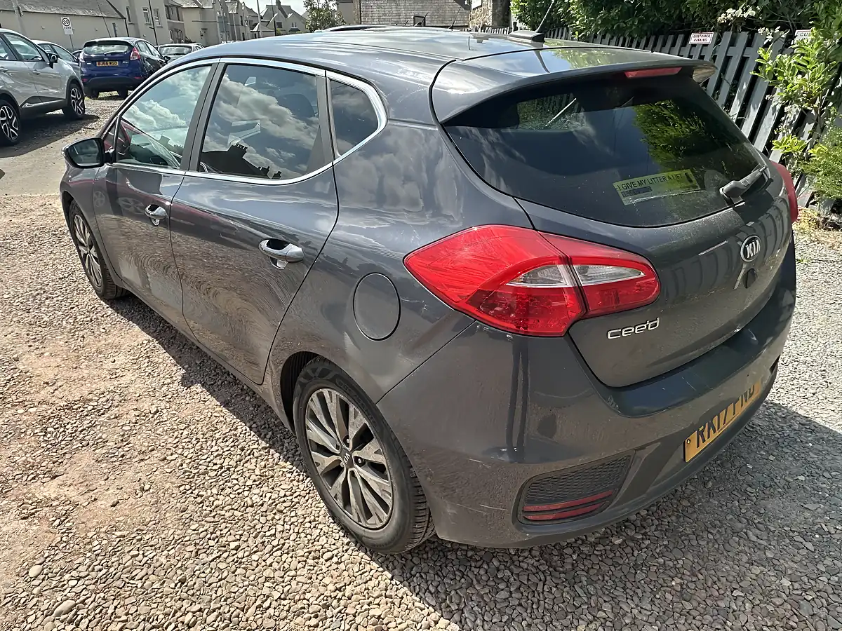 Used 2017 Kia Ceed 3 Silver - Interior and Exterior details 10