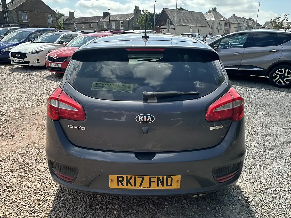Used 2017 Kia Ceed 3 Silver - Interior and Exterior details 11