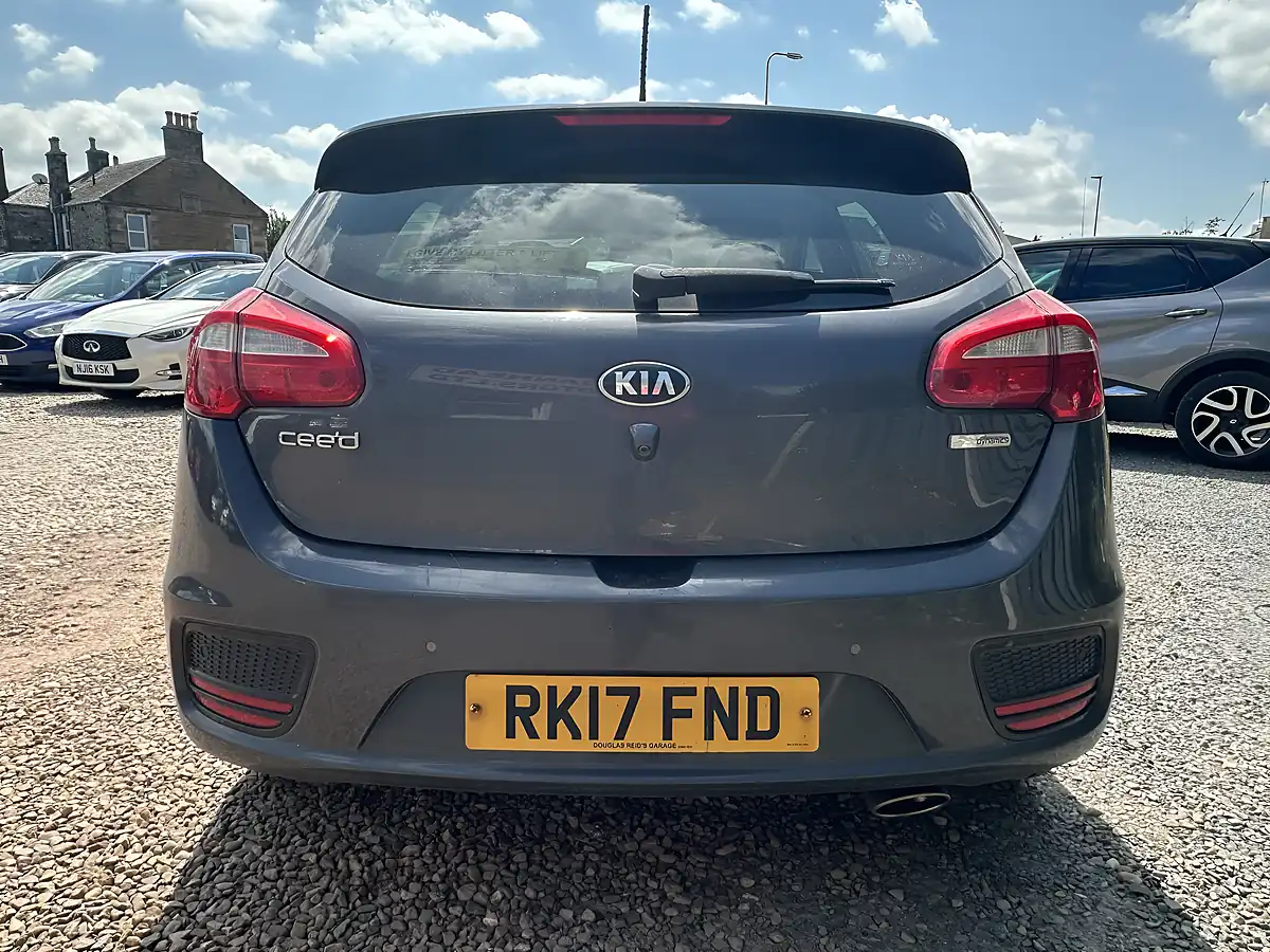 Used 2017 Kia Ceed 3 Silver - Interior and Exterior details 12