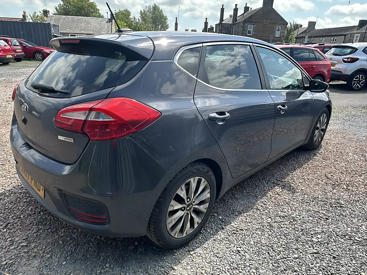 Used 2017 Kia Ceed 3 Silver - Interior and Exterior details 13