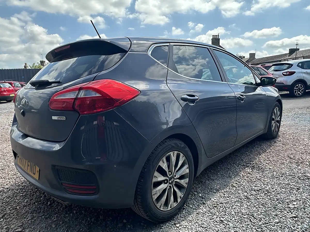 Used 2017 Kia Ceed 3 Silver - Interior and Exterior details 14