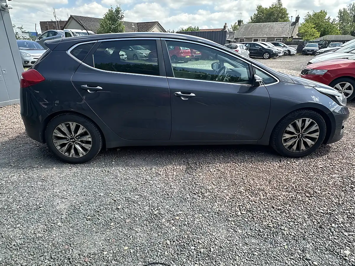 Used 2017 Kia Ceed 3 Silver - Interior and Exterior details 15