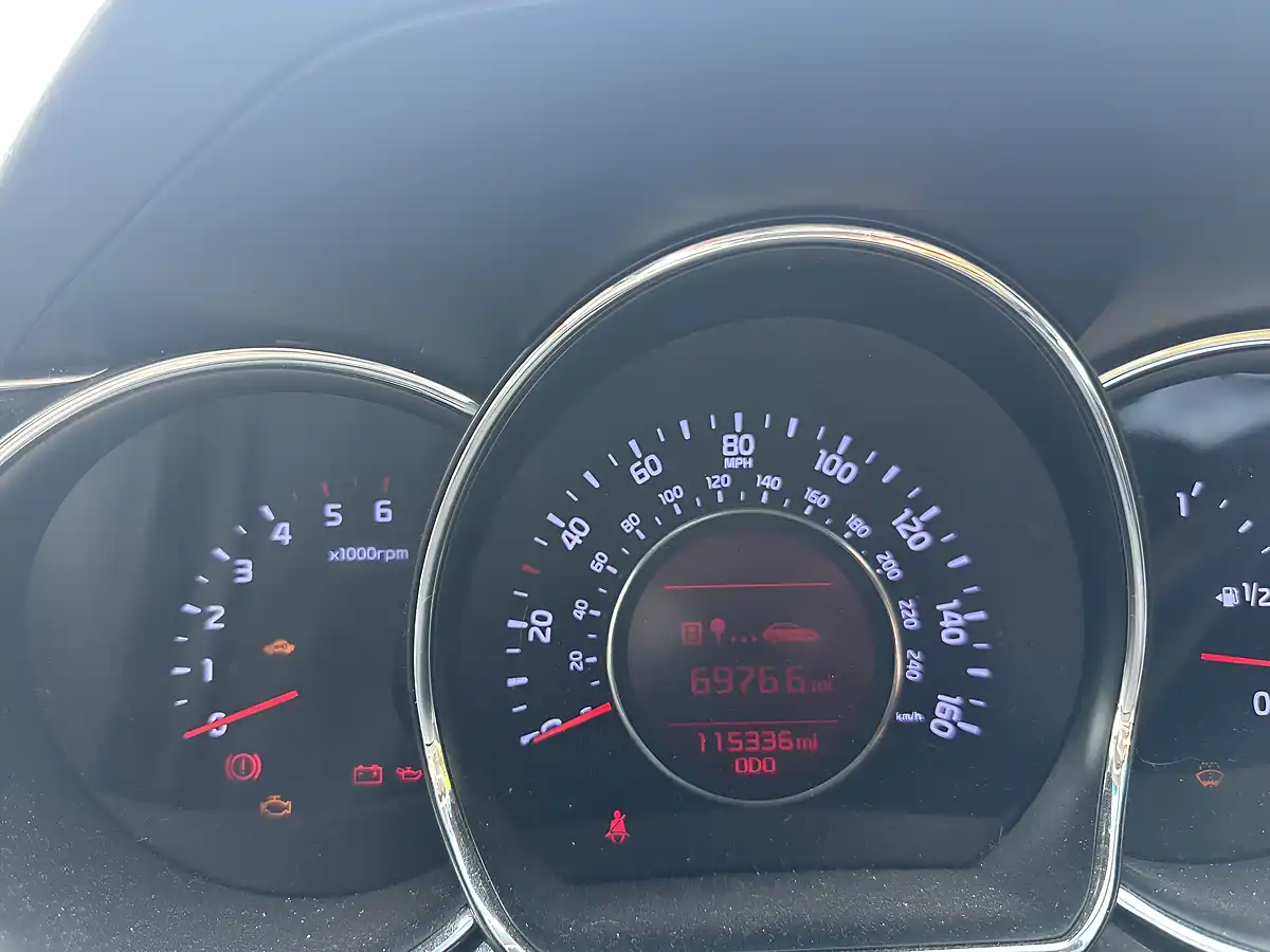 Used 2017 Kia Ceed 3 Silver - Interior and Exterior details 17