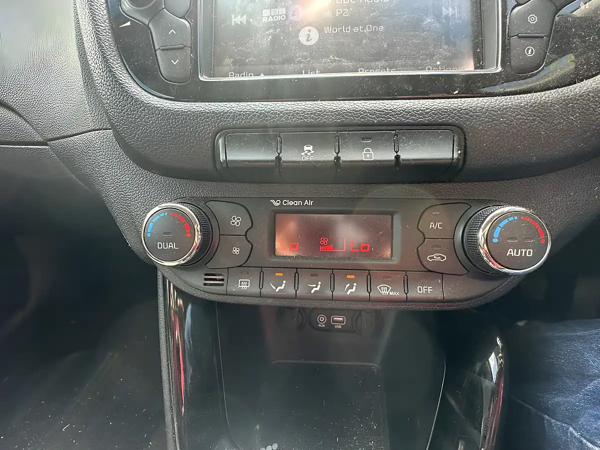 Used 2017 Kia Ceed 3 Silver - Interior and Exterior details 18