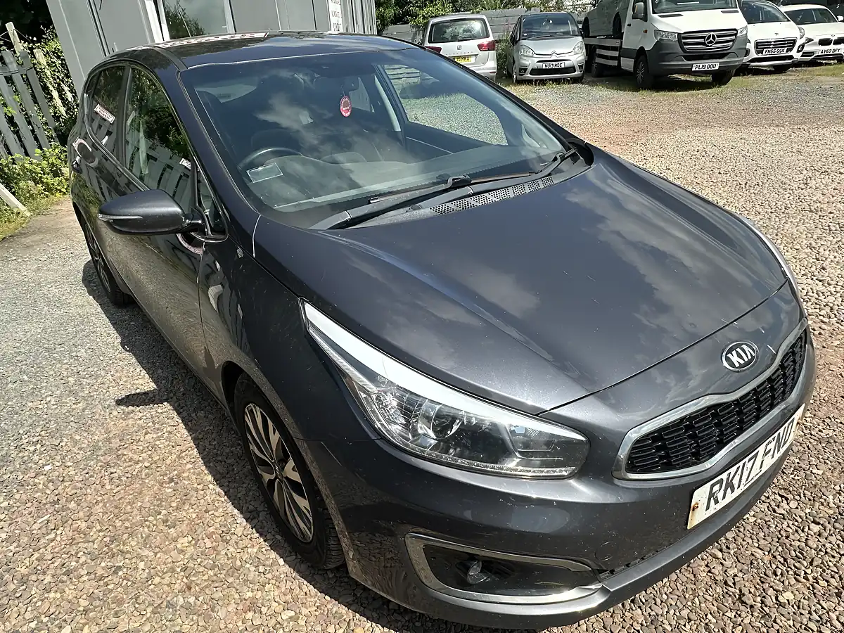Used 2017 Kia Ceed 3 Silver - Interior and Exterior details 2