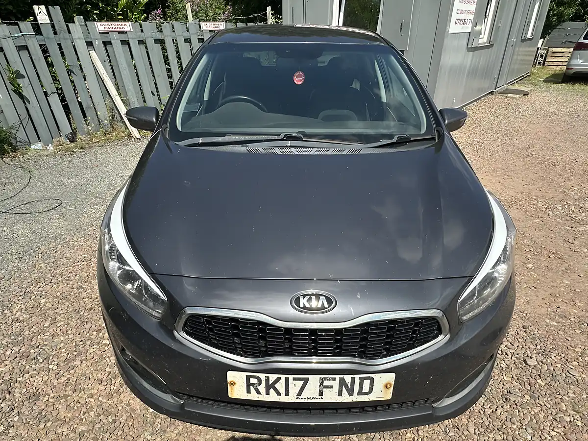 Used 2017 Kia Ceed 3 Silver - Interior and Exterior details 3