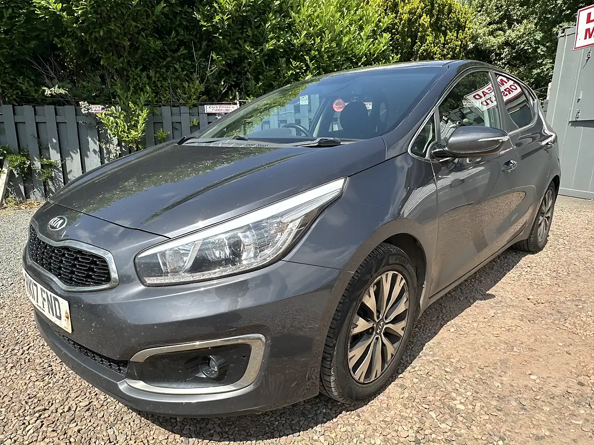 Used 2017 Kia Ceed 3 Silver - Interior and Exterior details 5