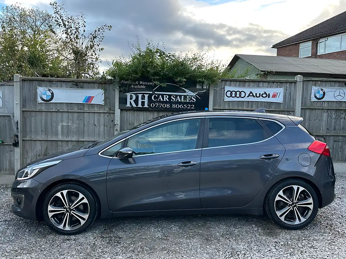 Used 2017 Kia Ceed 3 Silver - Interior and Exterior details 10