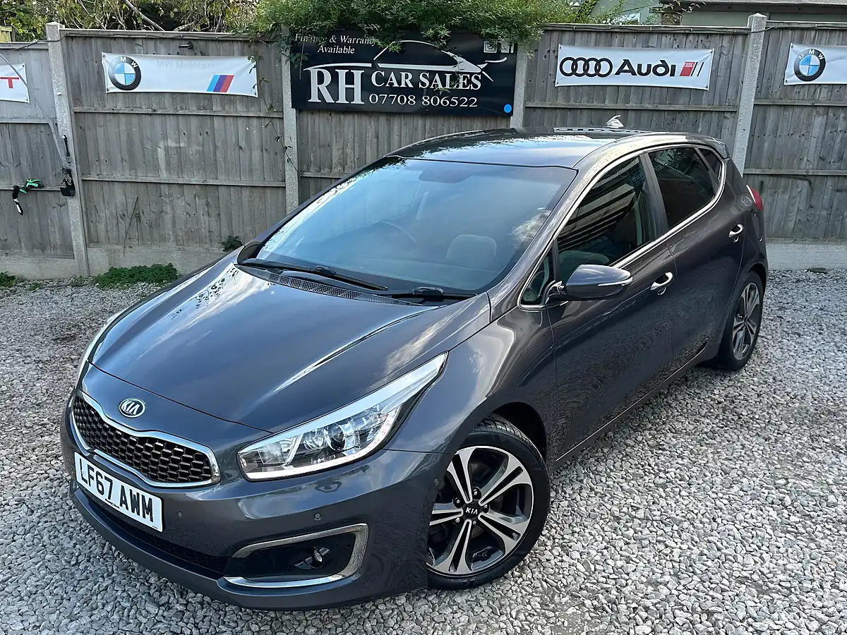 Used 2017 Kia Ceed 3 Silver - Interior and Exterior details 13