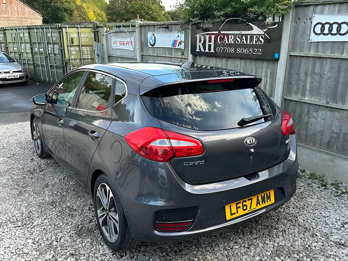 Used 2017 Kia Ceed 3 Silver - Interior and Exterior details 14