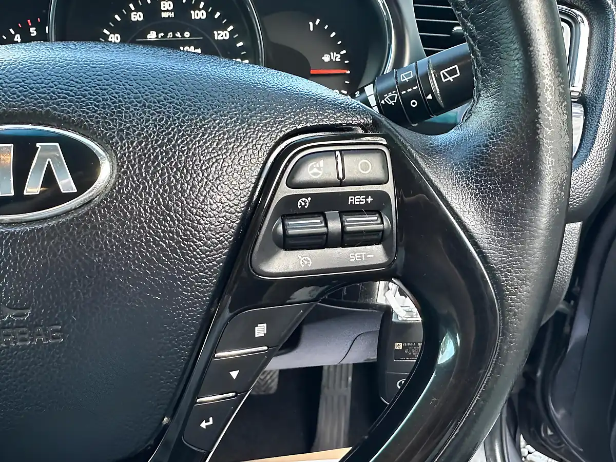 Used 2017 Kia Ceed 3 Silver - Interior and Exterior details 15